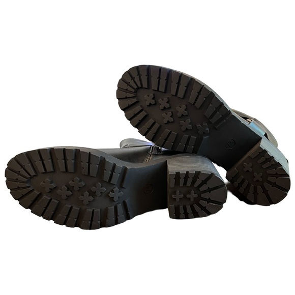 Women’s Greyson Combat boots by Universal Thread. - Picture 6 of 10